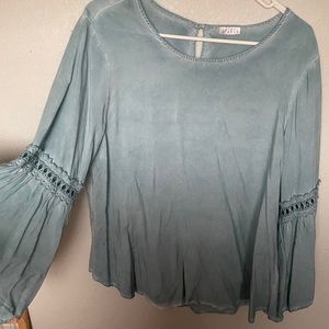 Flowy teal top!